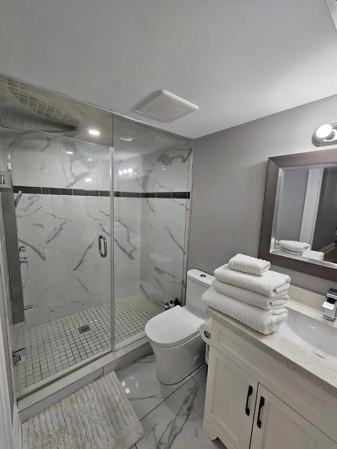 Basement Apartment In Luxury Beach House Toronto