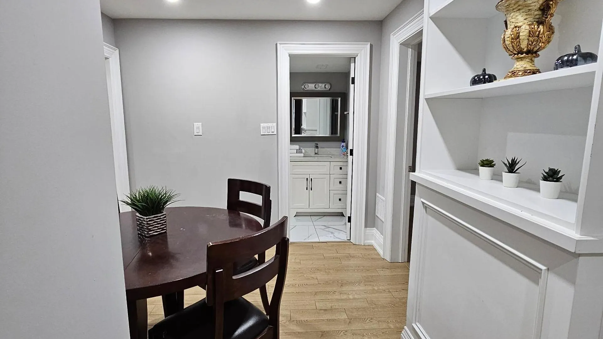Basement Apartment In Luxury Beach House Toronto