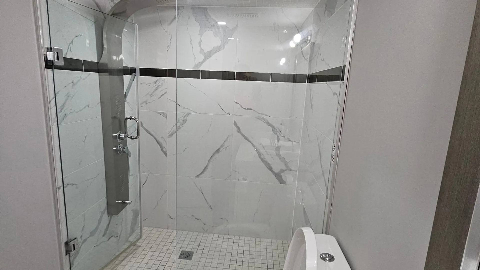 Basement Apartment In Luxury Beach House Toronto Canada