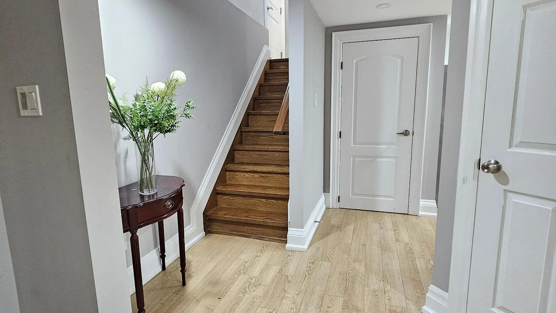 Basement Apartment In Luxury Beach House Toronto Canada
